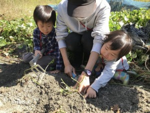 里山デイキャンプin吉野「秋野菜の収穫＆ダッチオーブンおやつ編」